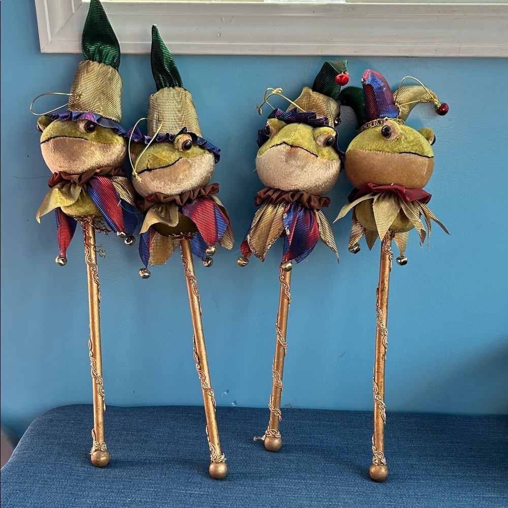 Rare Mark Robert’s Royalty frogs jester on a stick ornaments